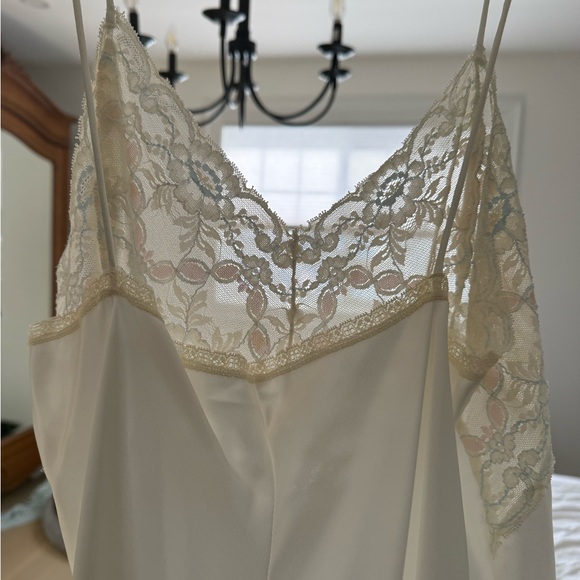 Vintage Elegant White Lace Trim Nightgown - Picture 6 of 9
